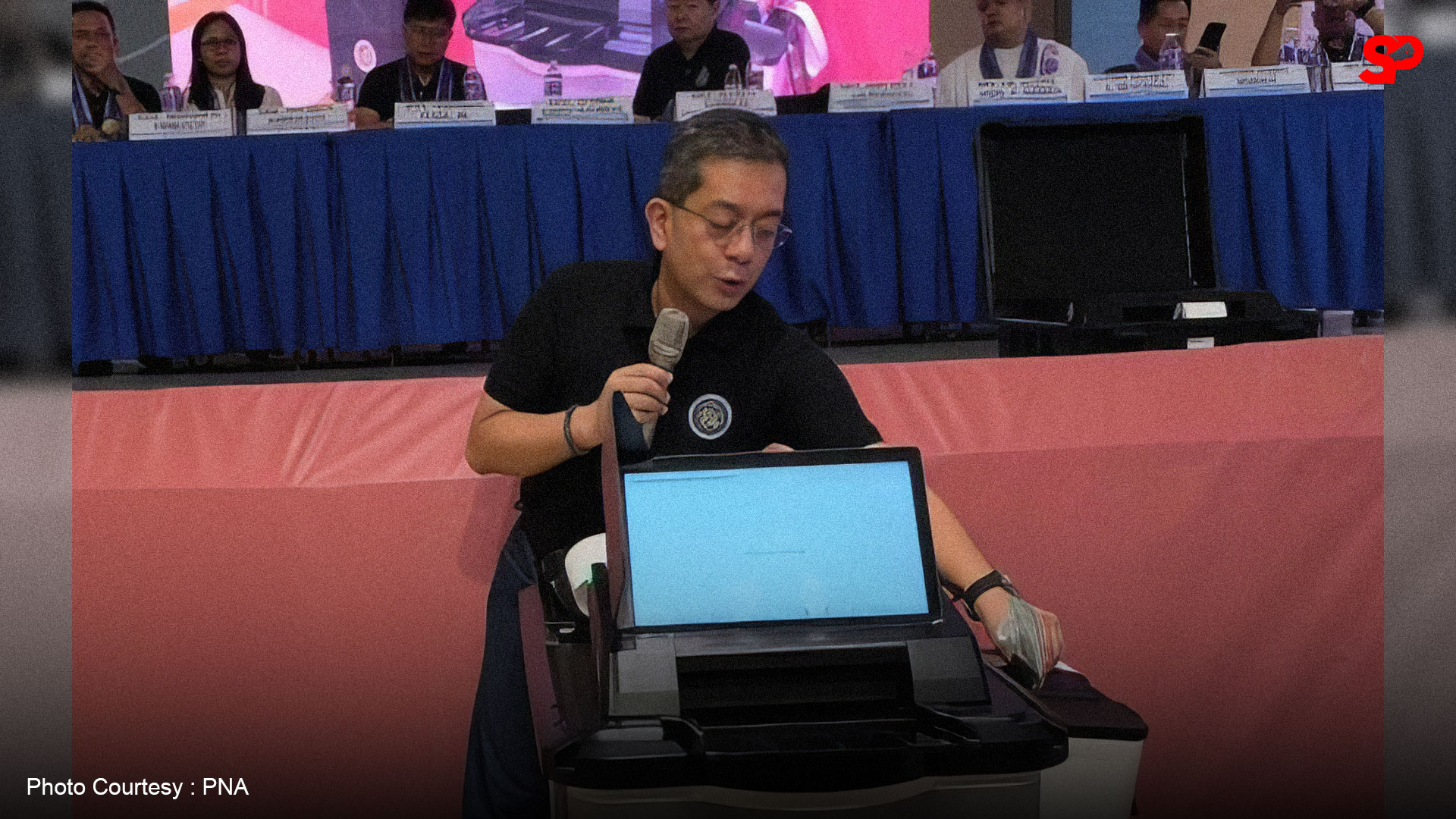 Comelec’s Garcia demos new VCMs in Cebu - Sunday Punch
