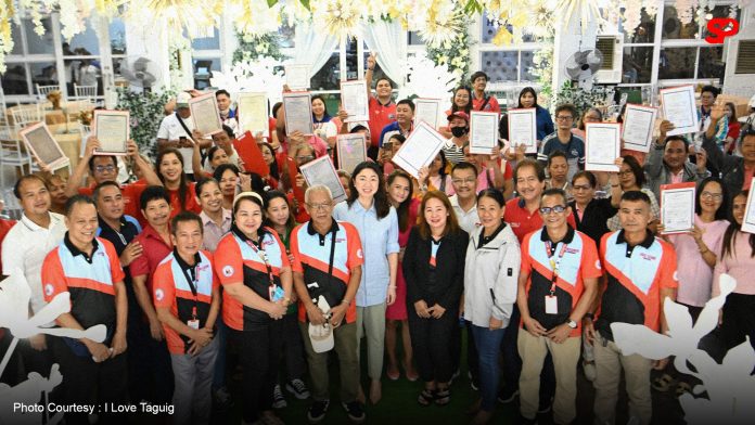 Taguig distributes land titles through ‘Handog Titulo’ Program