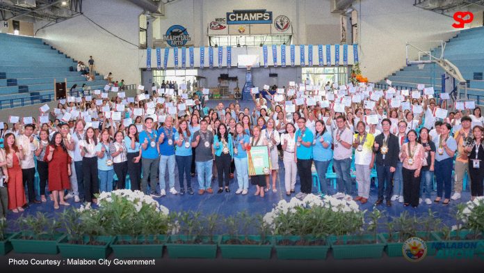 Malabon graduates 369 from 4Ps program