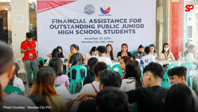 Navotas LGU provides financial aid to 650 students