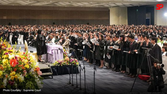 3,942 Bar passers take lawyer’s oath