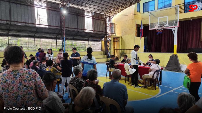 Bacolod City distributes ladderized centenarian payout to beneficiaries